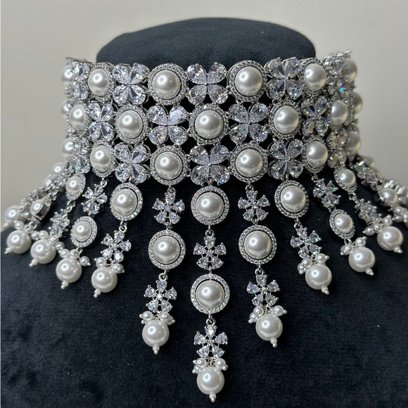 Silver cubic zirconia necklace and earring - Picture 1 of 2